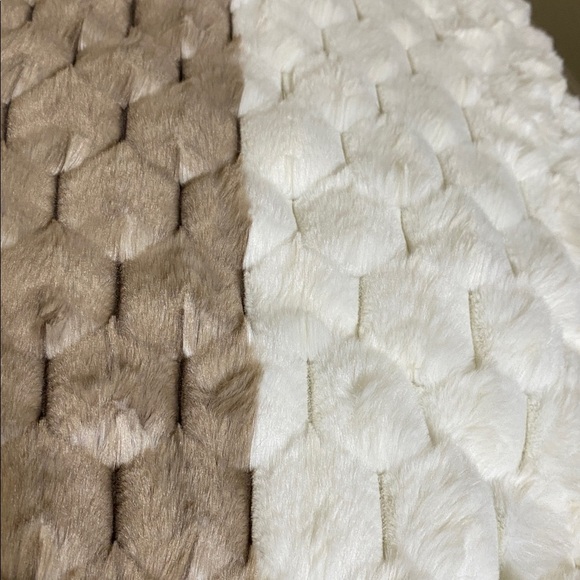 Cozy Beige and White Textured Comforter Set - Picture 12 of 15
